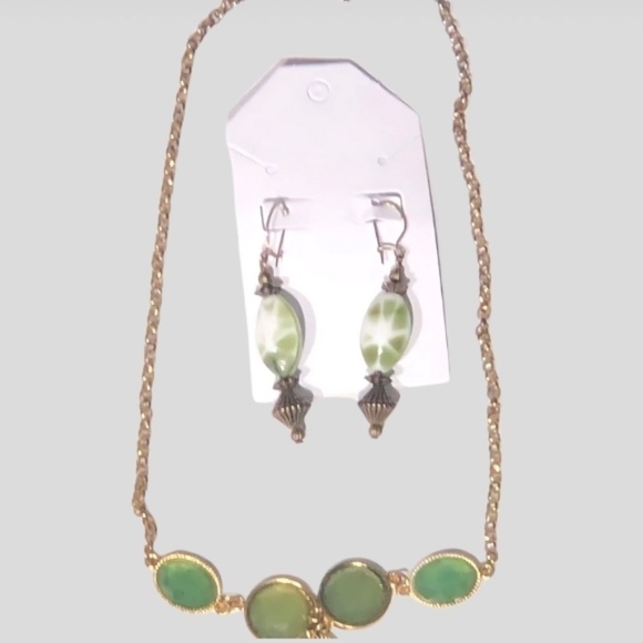 Necklace and Drop Earring Jewelry Set Green Gold Tone - Picture 3 of 5